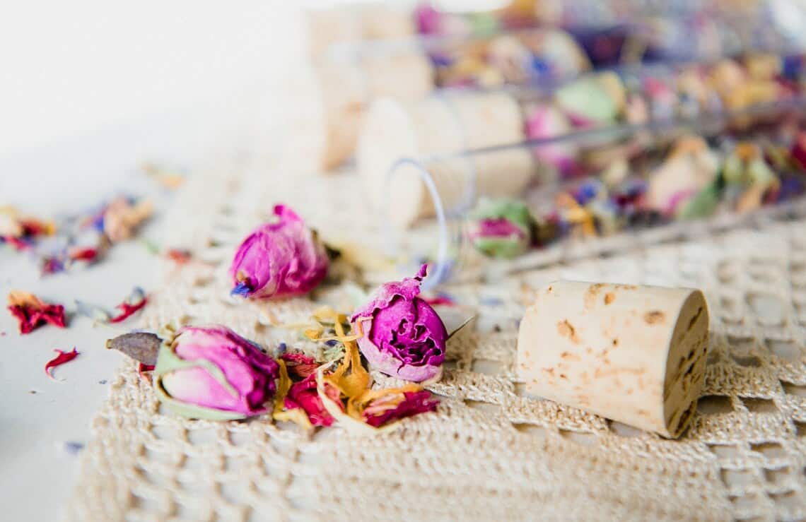 idées remplacer confettis mariage papier