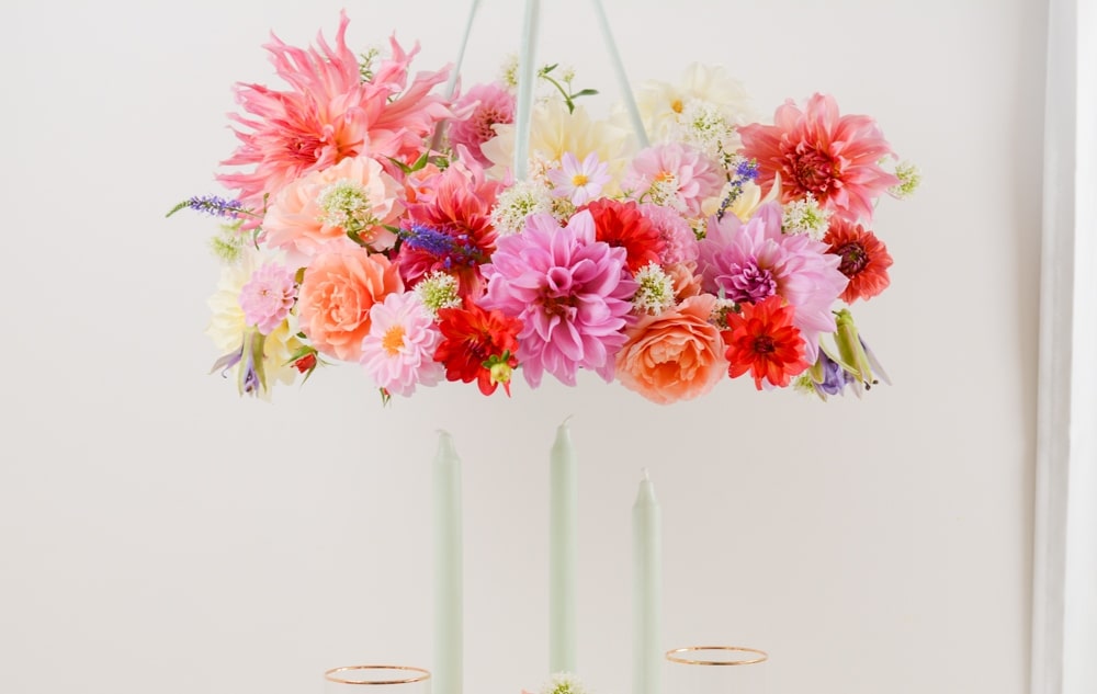 DIY couronne de fleurs suspendue matériel blog mariage la mariée en colère