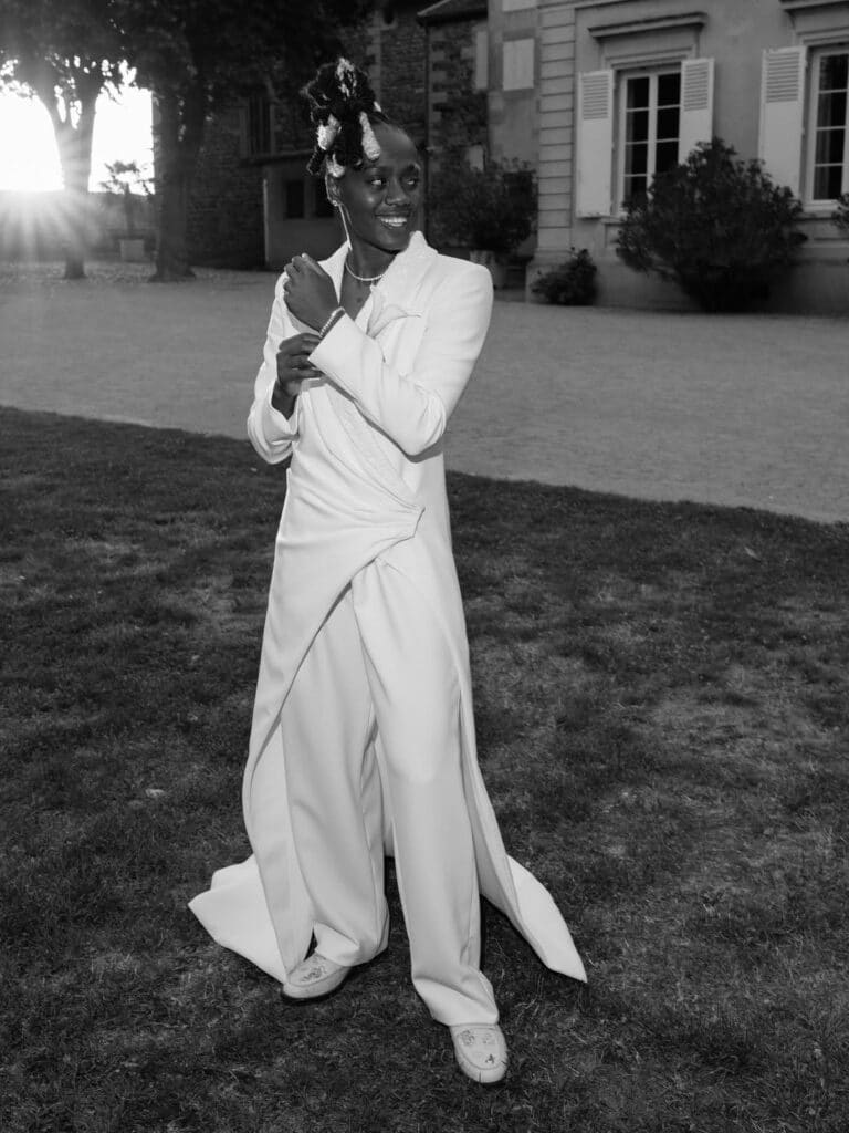 Melvine Malard en costume de mariée 
