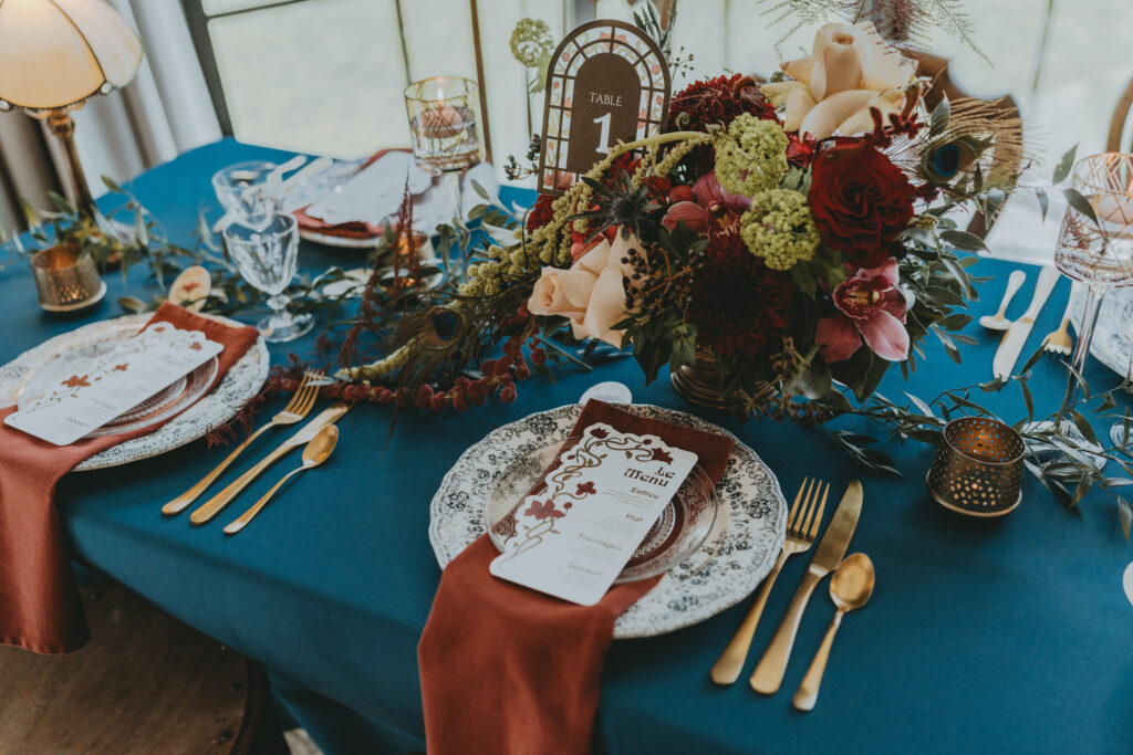 Décoration table de mariage style art nouveau
